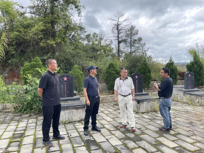 温鹏到峨山县调研烈士纪念设施.jpg
