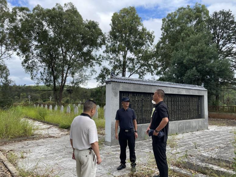 温鹏到峨山县调研烈士纪s念设施.jpg