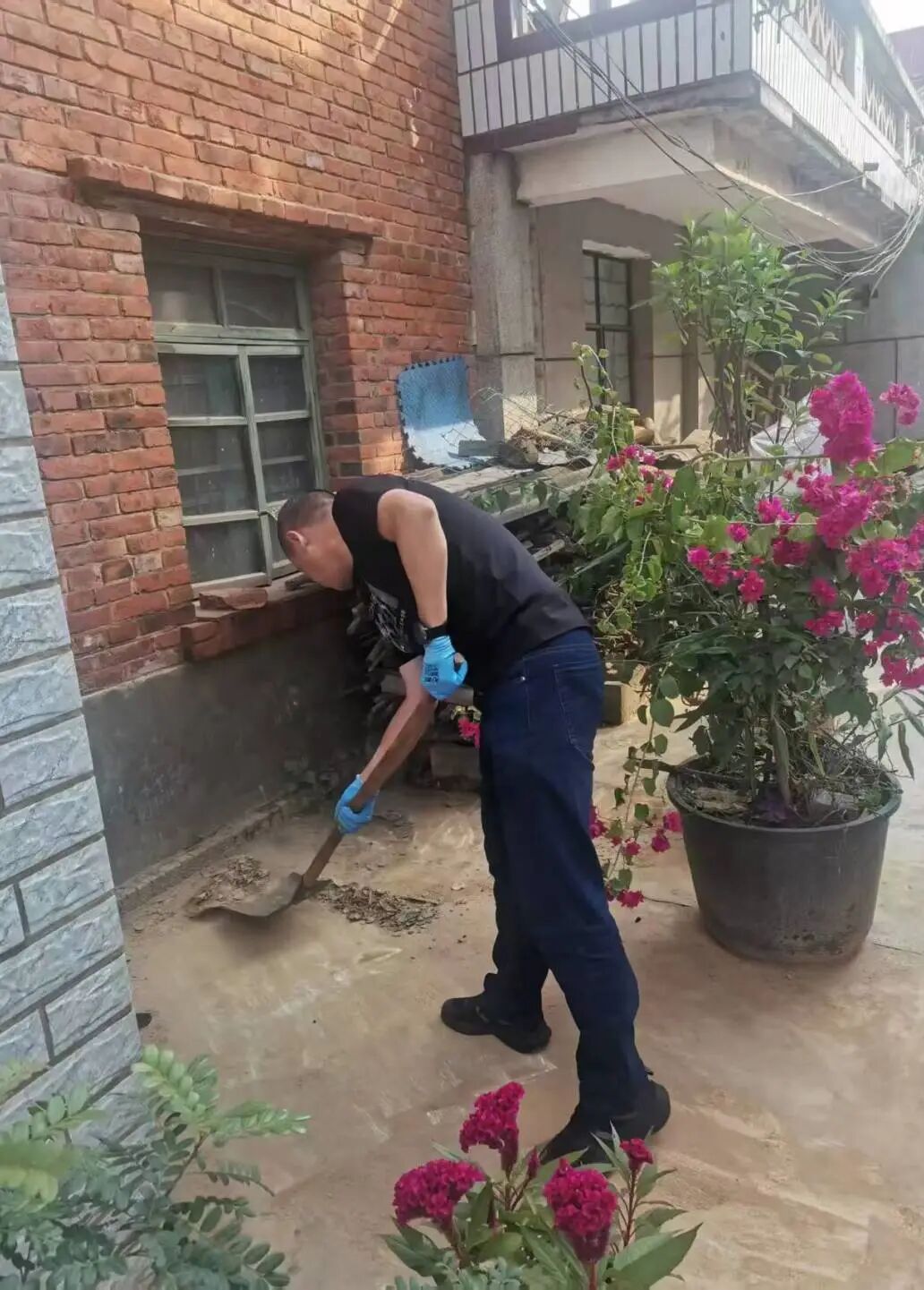 人居环境整治进行时 | 小街街道文明社区修缮“民生路”，畅通“民心路”