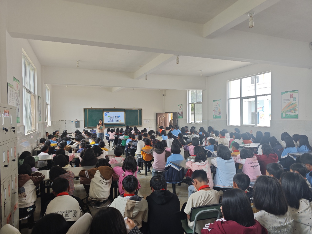 图1 大西完小科普讲座.jpg
